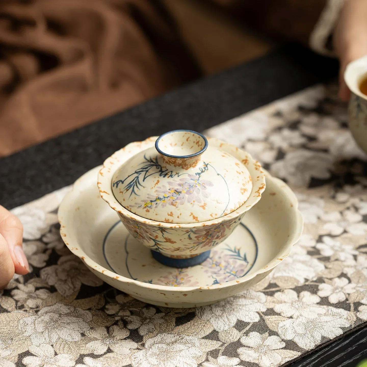 New Chinese hand-painted flower caramel wisteria flower tea set ceramic Sancai lady cover bowl