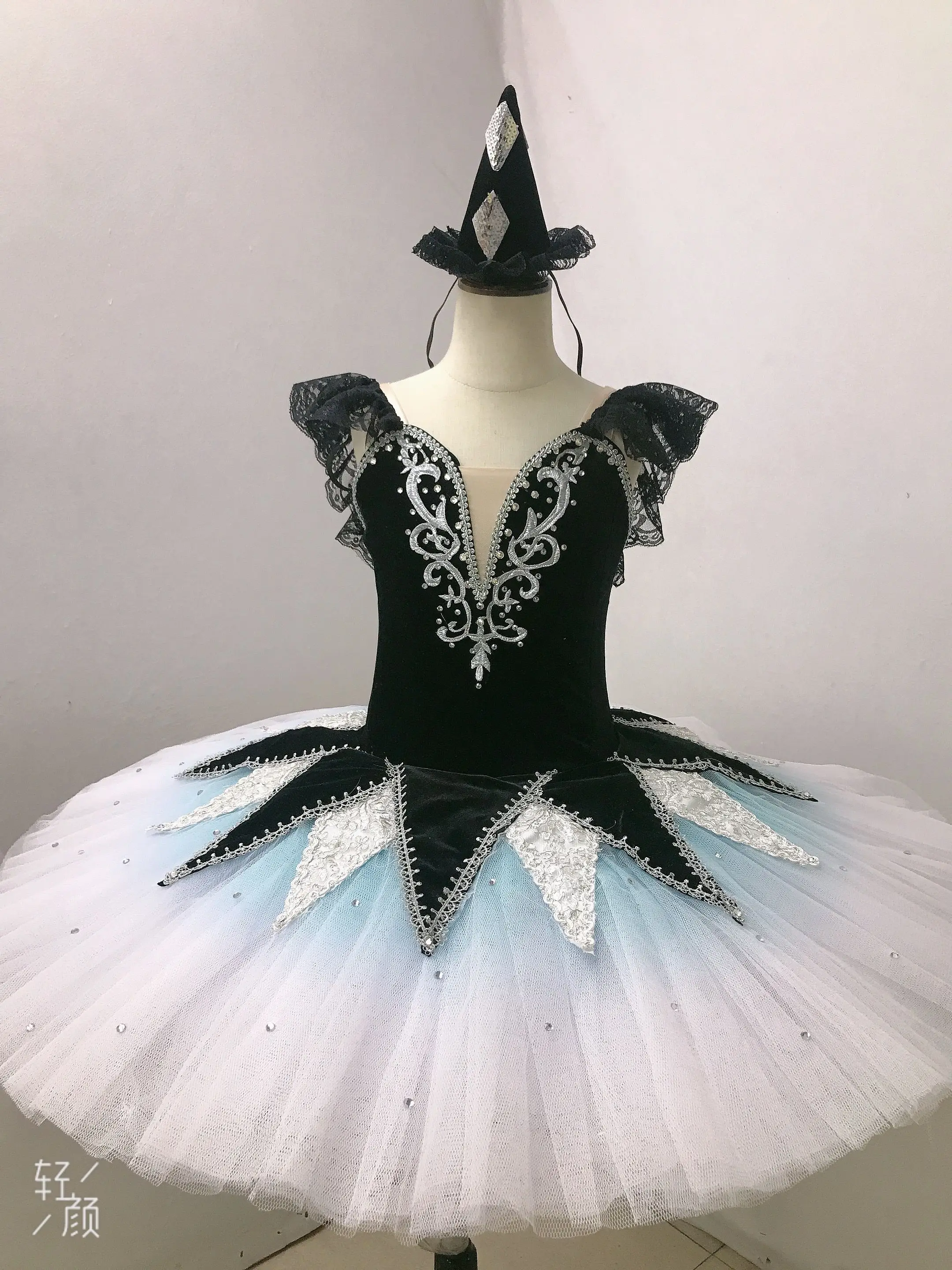 Nieuwe Balletrok Professionele klassieke Pannenkoek Tutu-kostuums