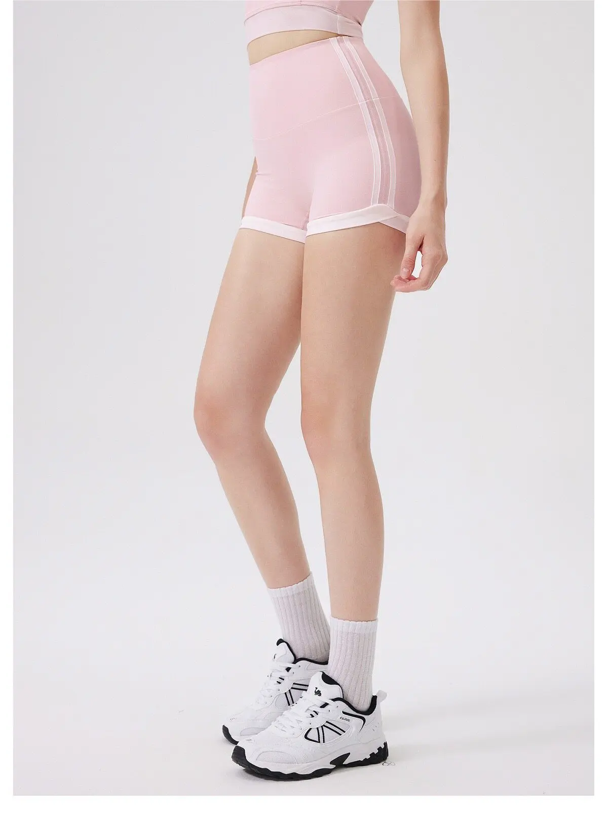 Kontrastfarbene Hochgeschnittene Pfirsichfarbene Hüftformende Hotpants Sportshorts für Damen zum Laufen, Fitness und Yoga – Detail 7