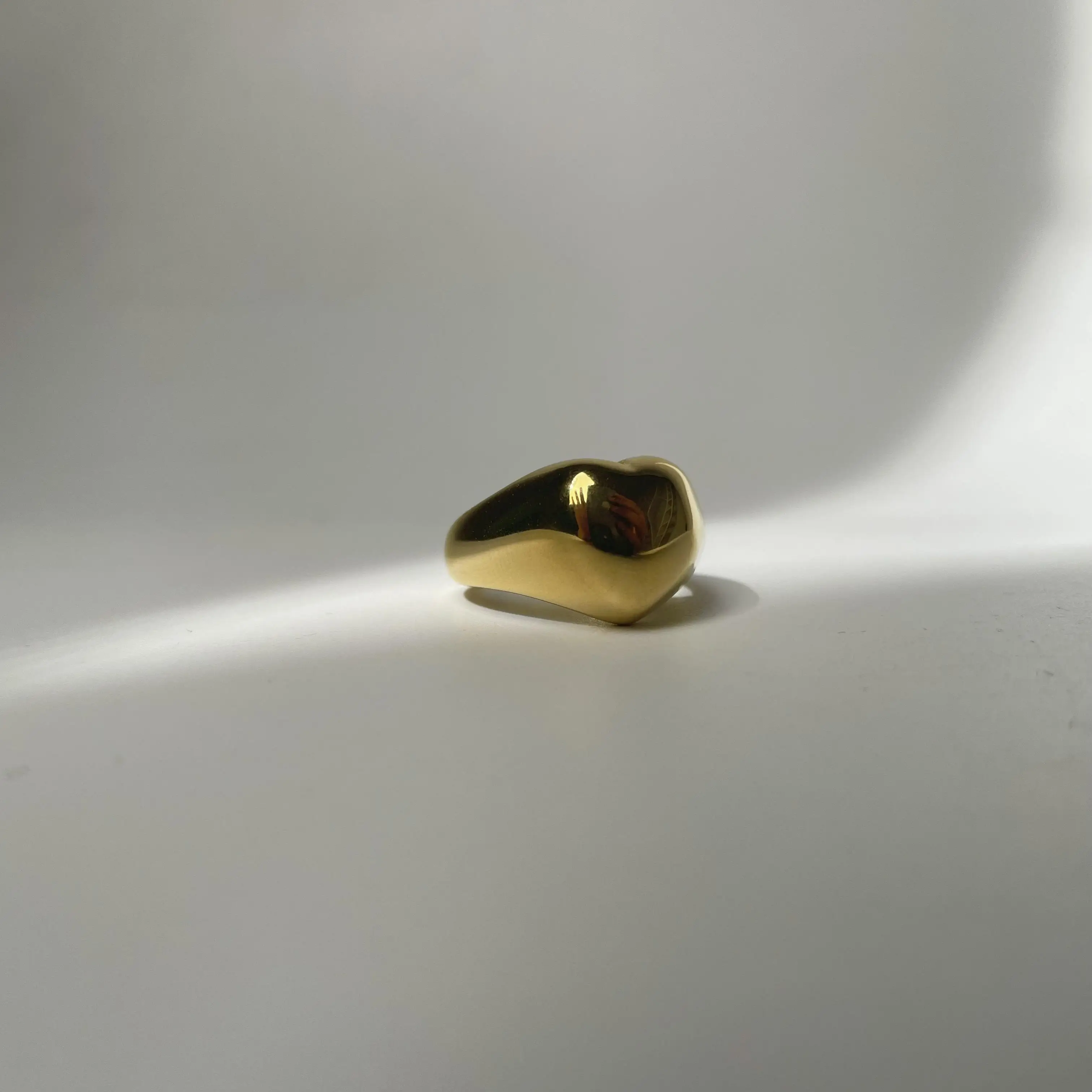 Glatter Herzring aus 18 Karat vergoldetem Edelstahl, modisches, wasserdichtes, antiallergisches, lichtbeständiges Schmuckzubehör