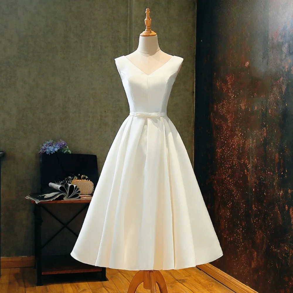robe-de-soiree-elegante-en-satin-ivoire-coupe-trapeze-col-en-v-mi-longue-style-petite-robe-noire-a-fines-bretelles-pour-banquets