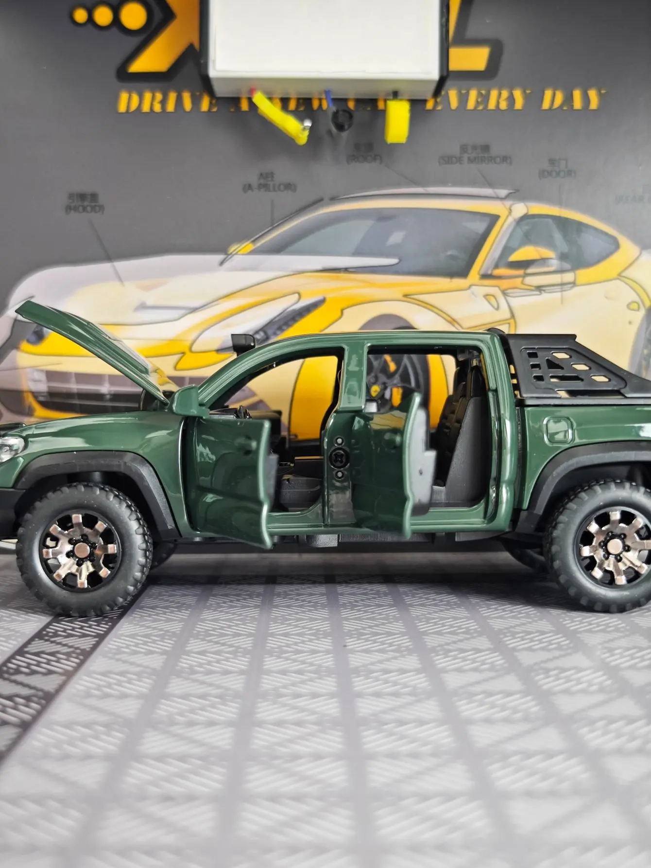 

1:32 Tacoma alloy pickup truck model car ornaments collection door can open children's pull-back acousto-optic toy car gift.