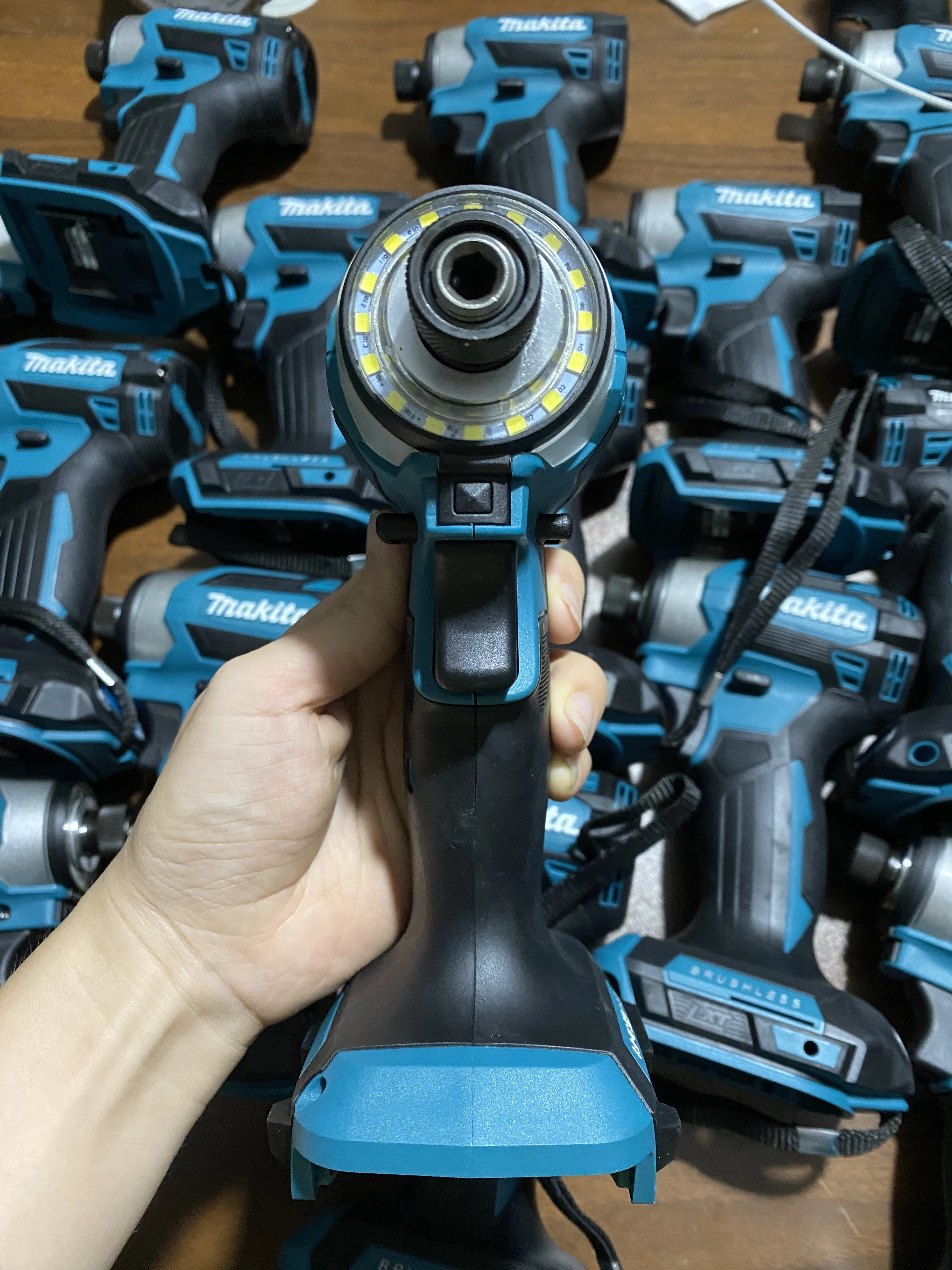 Blue Makita DTD173 18V Brushless Cordless Impact Driver 180Nm Rechargeable Screwdriver For Woodworking Bolt Fastening DIY Repair