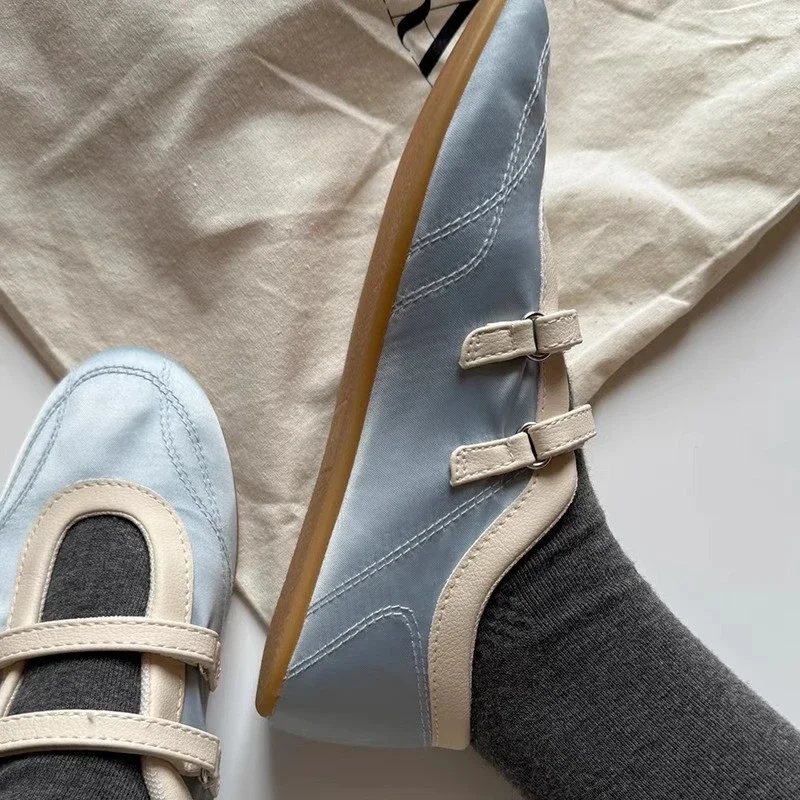 أحذية رياضية نسائية مسطحة للجري أحذية رياضية مصممة للربيع أحذية كاجوال 2025 موضة جديدة للمشي مريحة أحذية نسائية #4