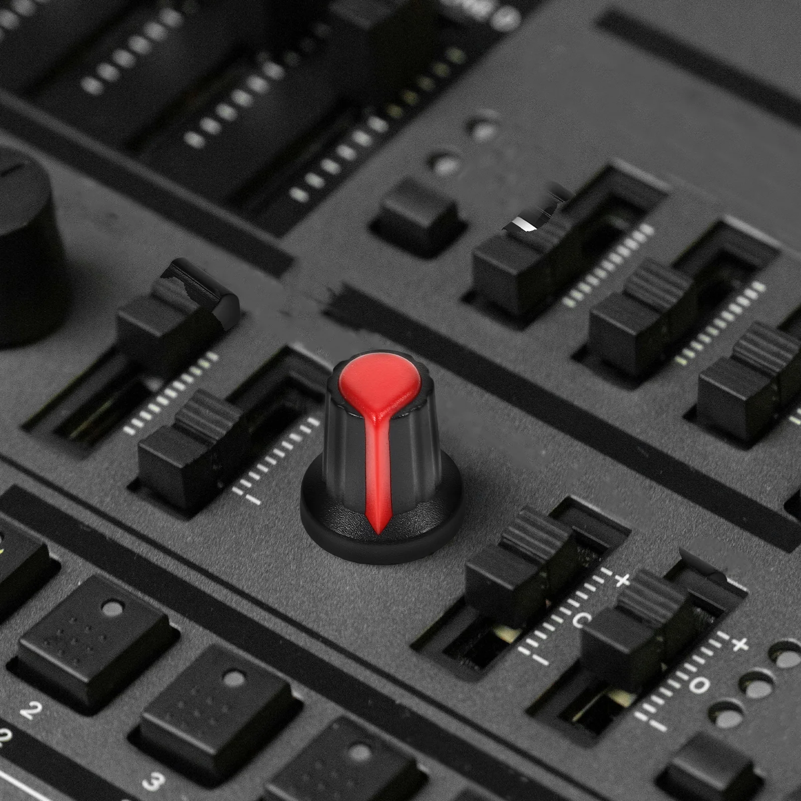 

20pcs Potentiometer Hat DJ Mixer Mixing Table Knob Controller 6mm Diameter Red Plastic Durable Musical Equipment Parts