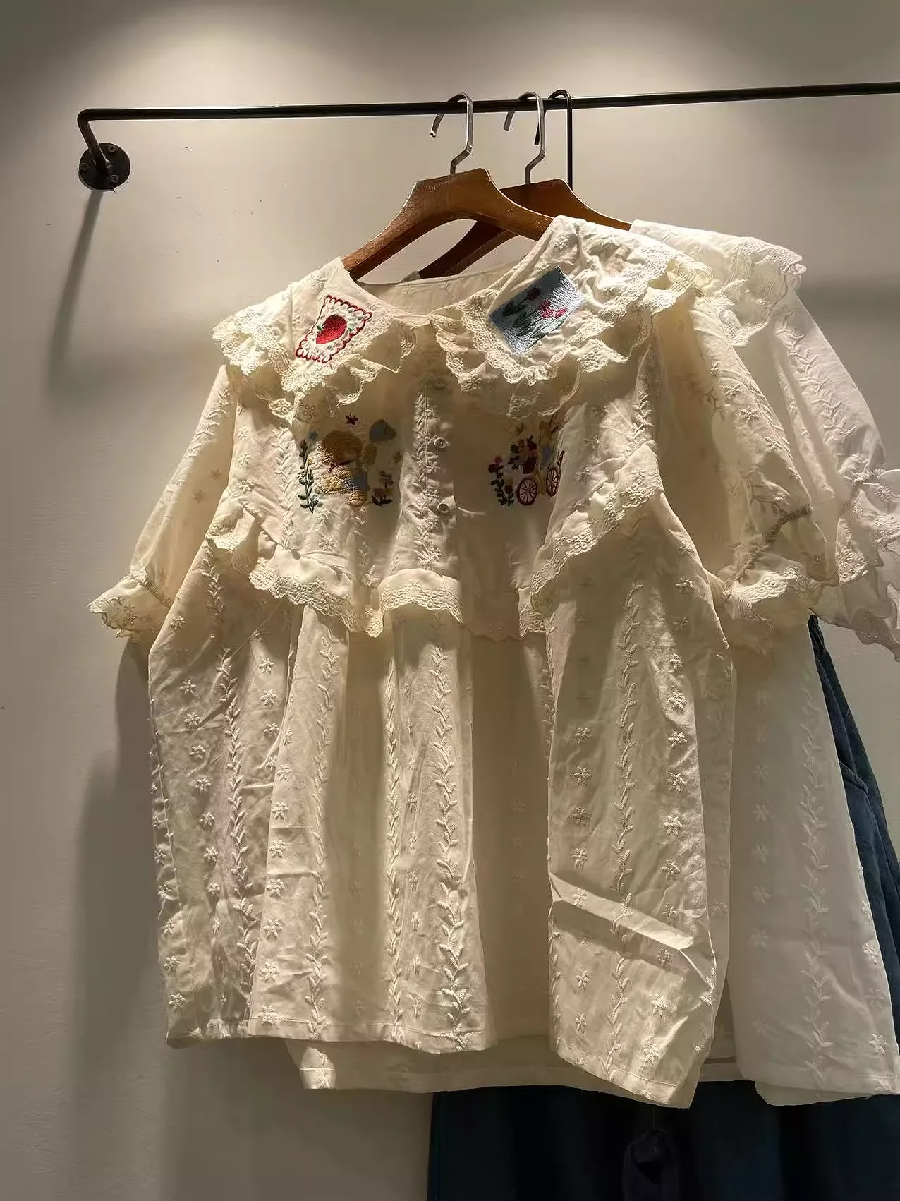 日本の森ガールピーターパン襟漫画パッチレース刺繍シャツとブラウス女性のための秋の甘い綿かわいい服