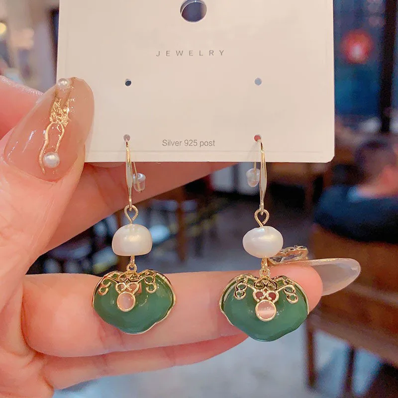 

Chinese Style Vintage Versatile Design Green White Stone Long Life Lock Earrings for Women Party HanFu Minimalist Temperament