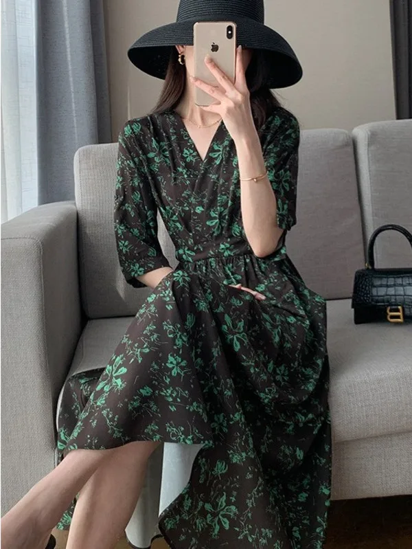 Summer floral medium length French retro countryside style short sleeved chiffon casual V-neck waist cinched style dress G7ZI