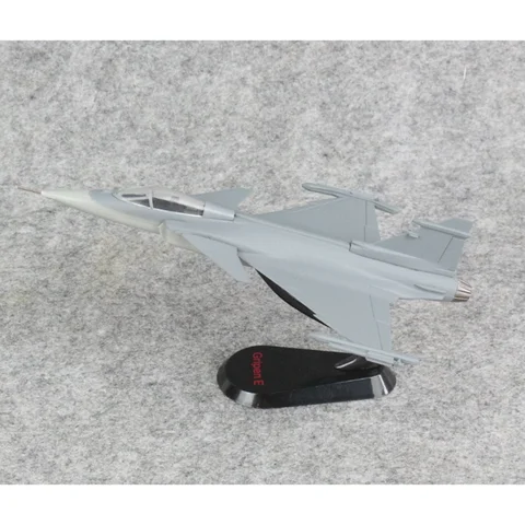 1/87 Scale SAAB JAS-39 Gripen Fighter Aircraft Plastic Aircraft Model Collection Decoration Item