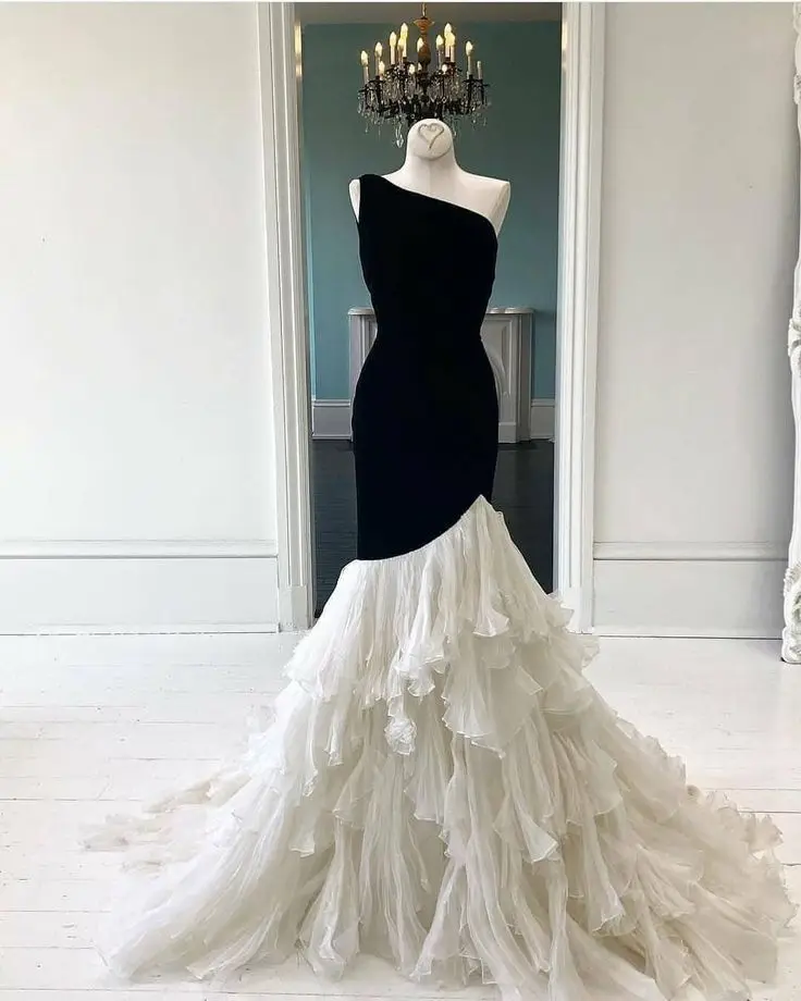 Black While the sleek top and White Voluminous Skirt Hem Design Evening Dress One Shoulder Mermaid Prom Gown Zipper Back 2024