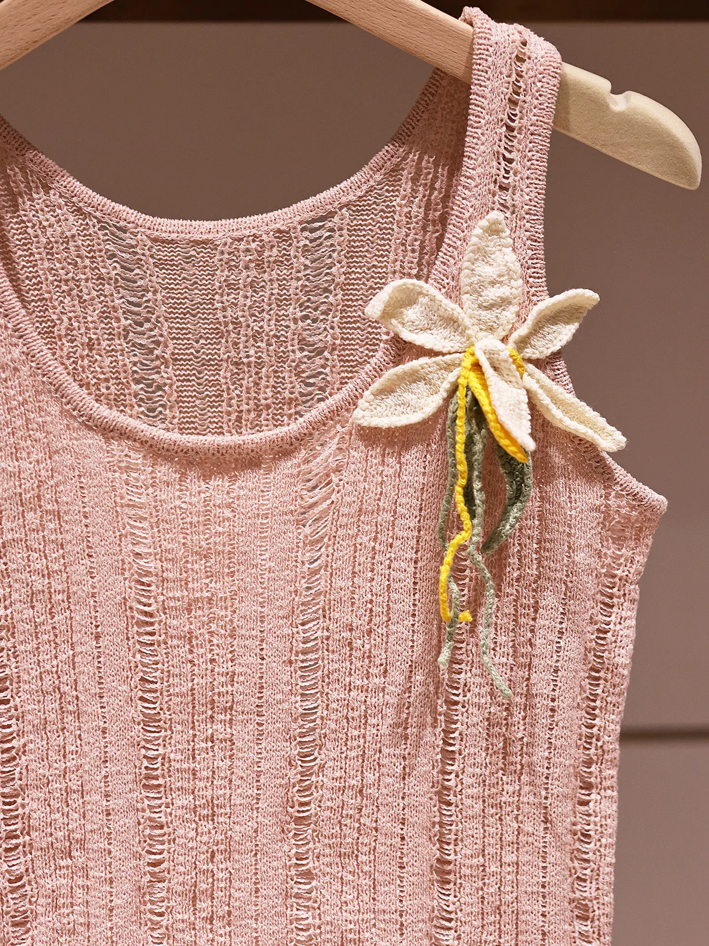 Dopamine beautiful knitted crochet hollow three-dimensional flower off-the-shoulder vest sling