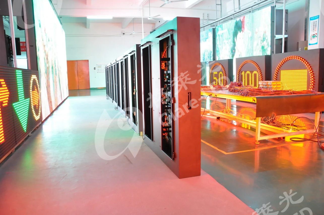 Sinal de Orientação de Tráfego com Controle de Faixa LED