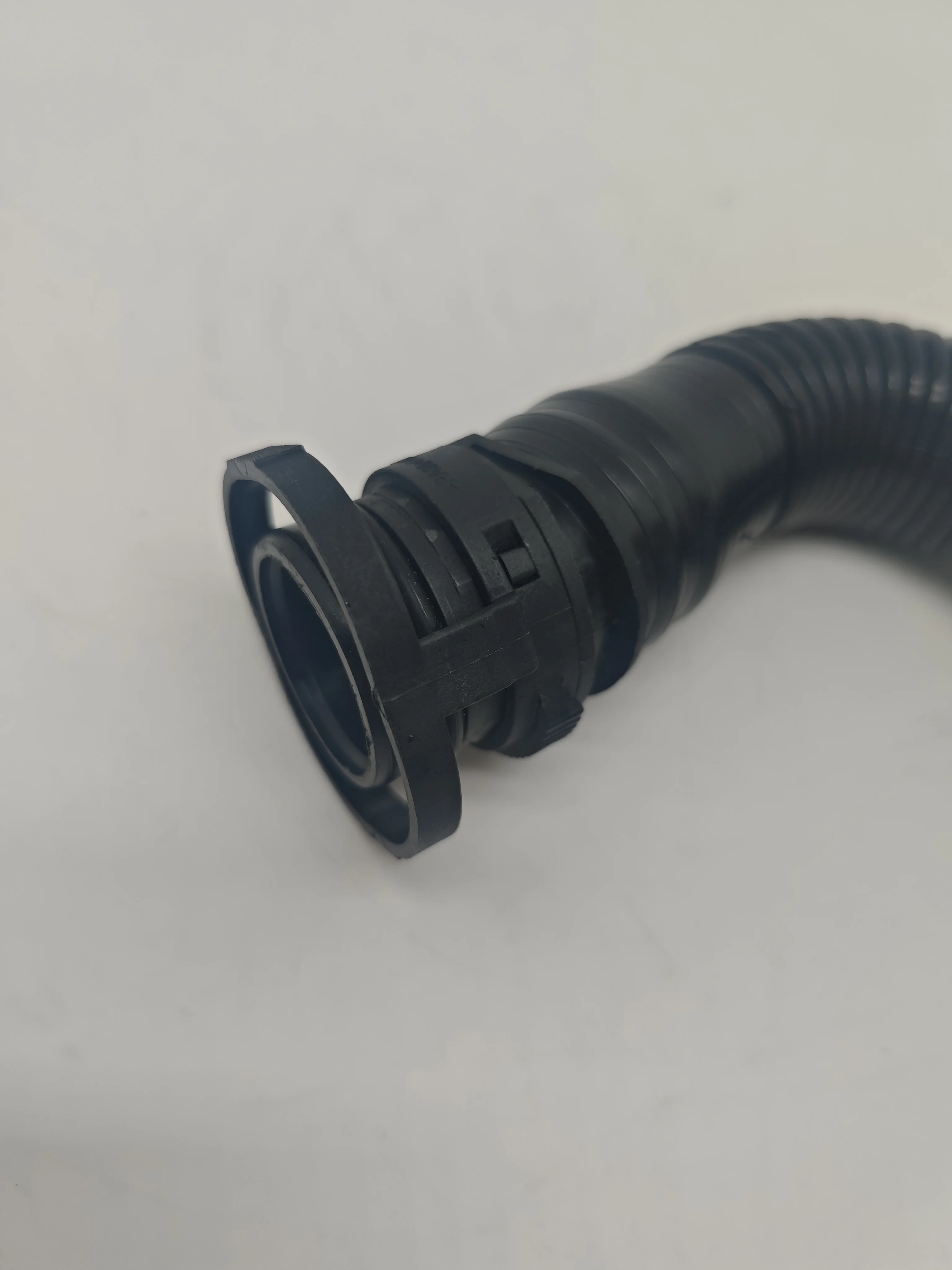 95811321210 7P0131625A 7P0131625 Secondary AIR PUMP HOSE For PORSCHE CAYENNE 92A 2011-2018 3.0L VW TOUA Touareg 13-18