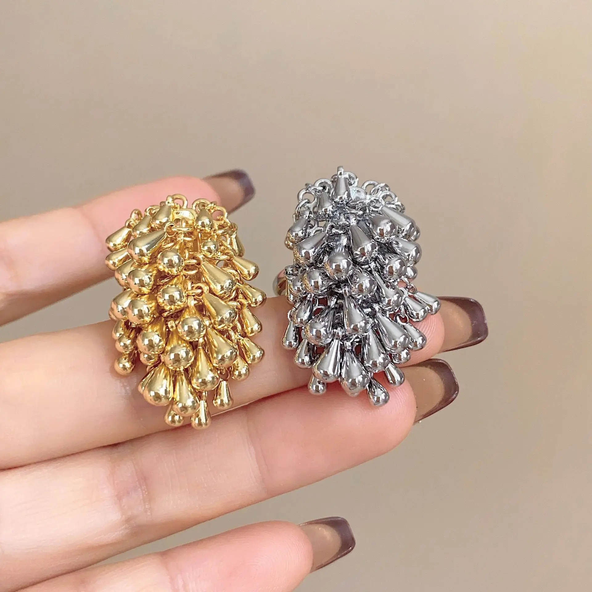 Vintage Metal Tassel Pendant Open Ring Exaggerated High-End Statement Rings For Women Trendy Street Shooting Party Jewelry Gift