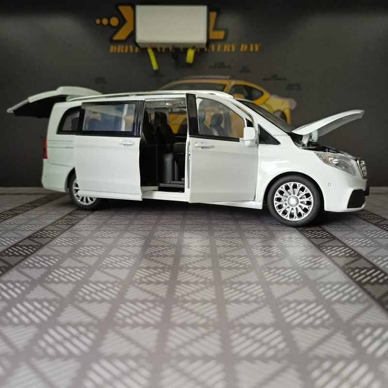 Simulación 1:24, modelo de vehículo comercial de aleación Mercedes Benz V260L, accesorios para coche, puertas y capó de motor, el maletero se puede abrir