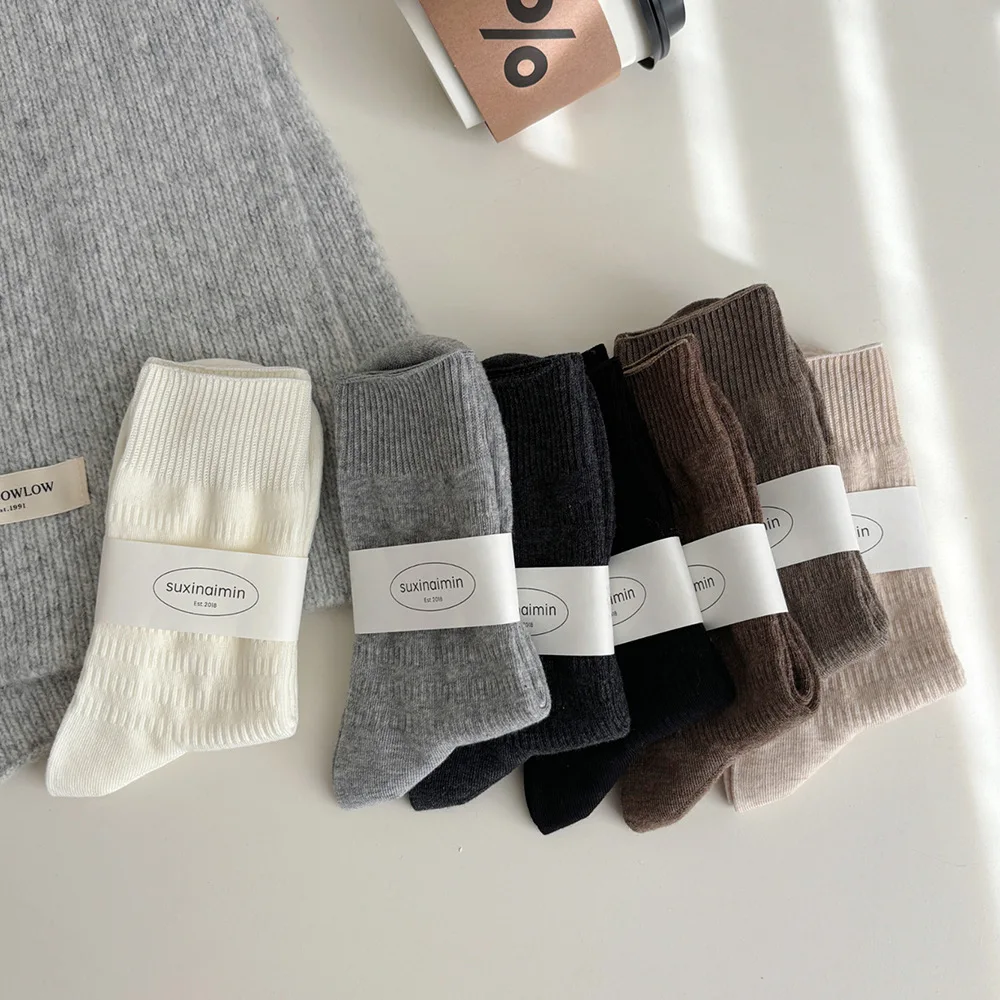 1 par de calcetines cálidos de Color sólido a media pantorrilla para mujer, calcetines térmicos de otoño e invierno para mujer, calcetines blancos y negros de algodón de alta calidad