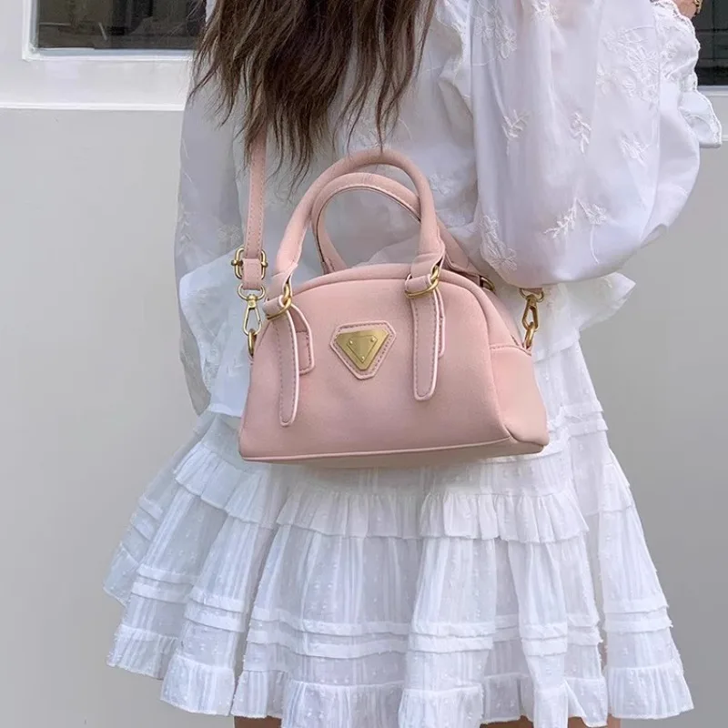 

Trendy Handbag for Young Women with Campus Style Crossbody Bag Ideal for Academic Activities and Social Lifestyle Needs