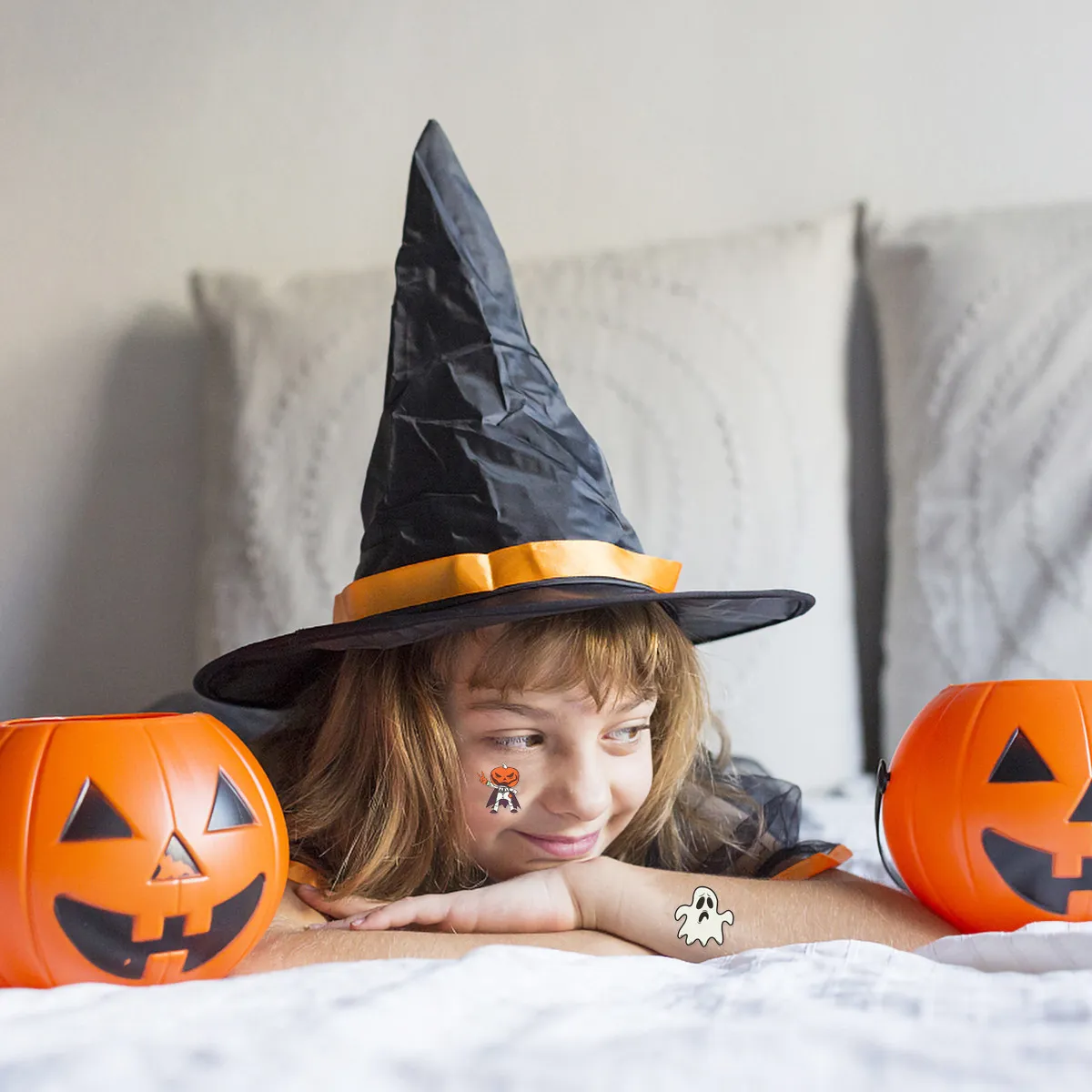 

10 Pcs Stickers for Children Cute Glow in The Dark Halloween Pumpkin Face Decorating Party Favor