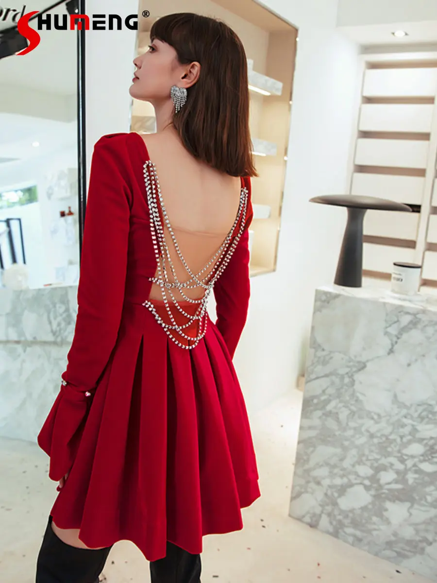 

Hepburn Red Annual Meeting Performance Velvet Birthday Party Dress Women 2023 Spring New Chains Sexy Backless Pleated Mini Dress