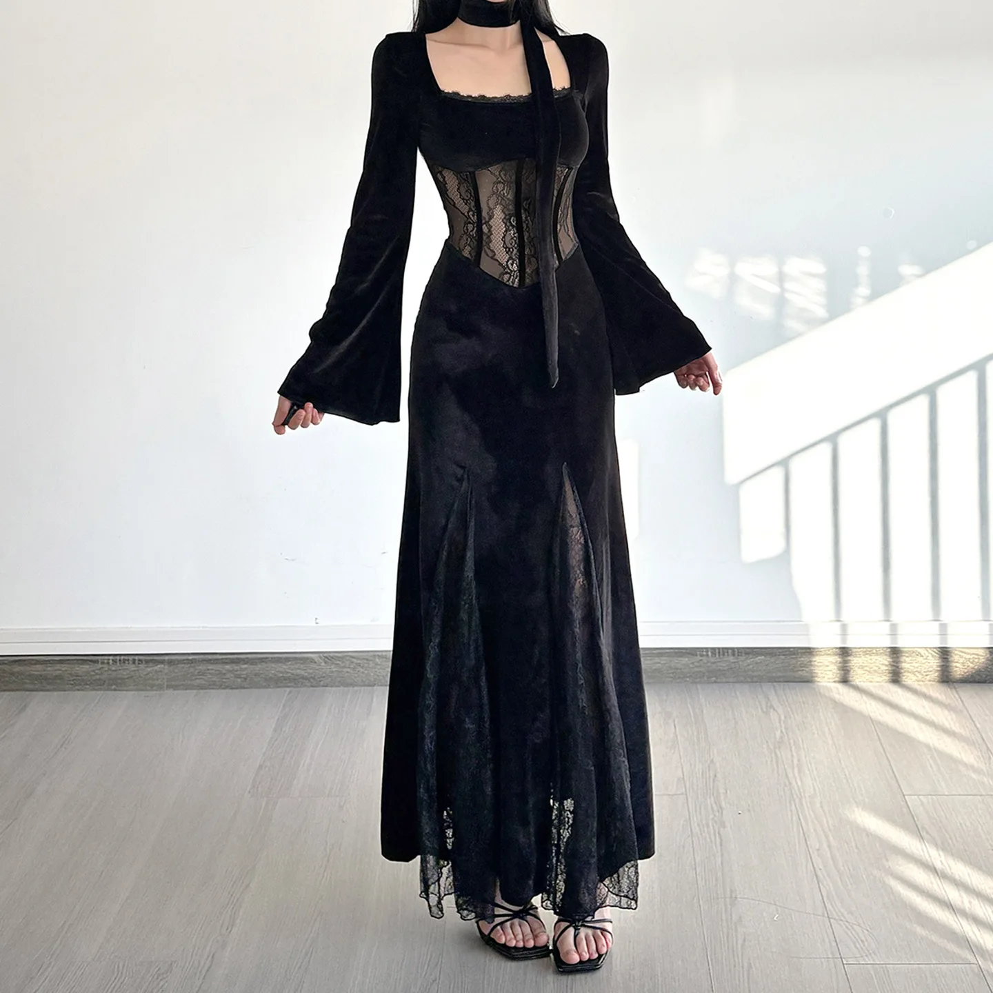 فستان ماكسي مخملي بحاشية من الدانتيل الشفاف على الموضة الداكنة للنساء ملابس قوطي مول فساتين بأكمام مضيئة وشاح للرقبة تفاصيل الهالوين