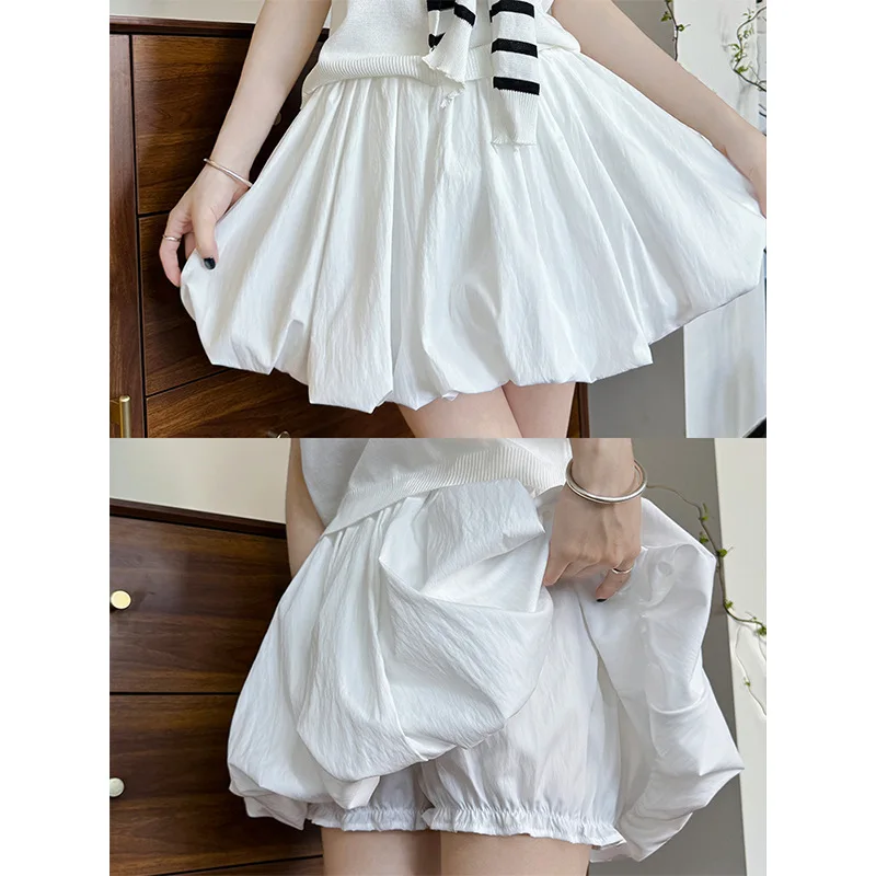Witte bloemknoprokbroek voor dames in de zomer 2022 Nieuwe gedrapeerde ontwerp met hoge taille en korte rok voor kleine figuren met gezwollen sho
