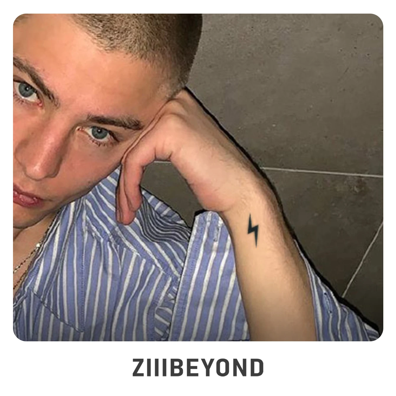 ZIIIBEYOND Lightning-shaped eyebrow center sticker, durable herbal-based, internet celebrity-style high-end temporary tattoo