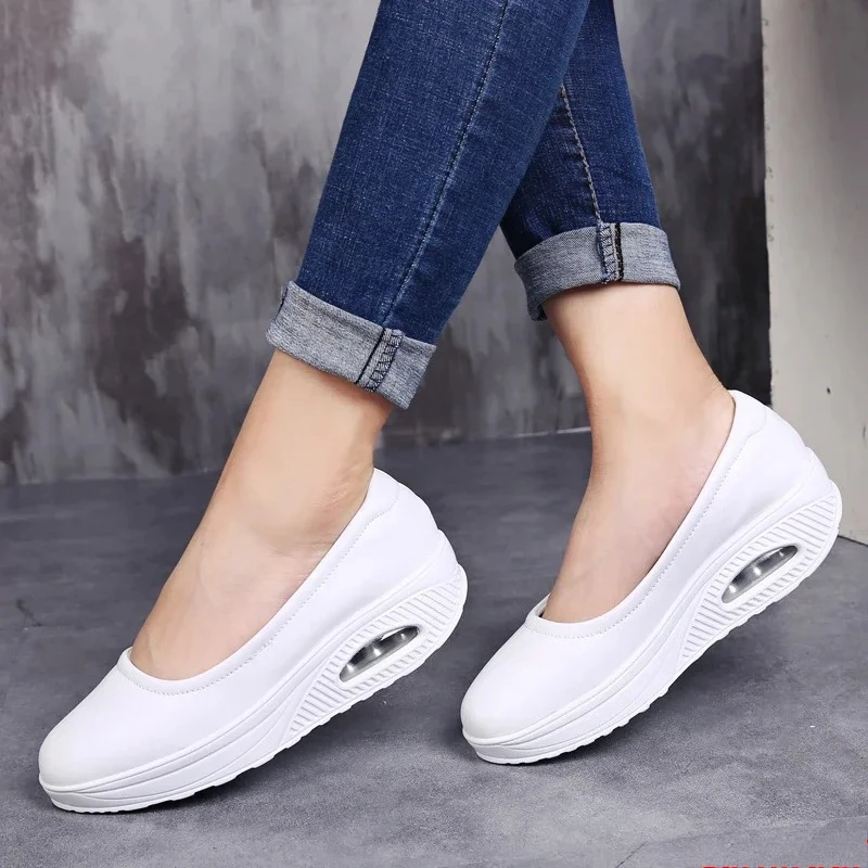 

YUYIN Hospital Nurse Soft Cushioning Casual Shoes Women Slip On Shallow Loafers Platform Sneakers Ladies Non-slip Walking Shoe
