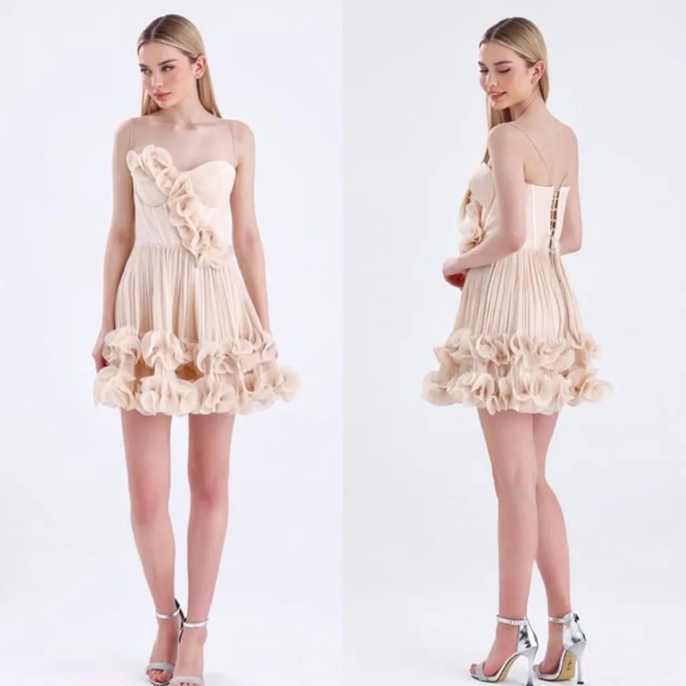 

High Quality Customized Abuve Knee Pleat Flowers Sleeveless Платье Корейский Стиль Vestidos Para Bodas Mujer Invitada فساتين