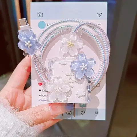 Lyxigt sött 3D rosa vitt kronblad blomma transparent USB-skyddsfodral för iPhone 18W-20W datalinjehuvudsladd snabbladdningsfodral 8 best sales USB-dongelns plasthölje - №7