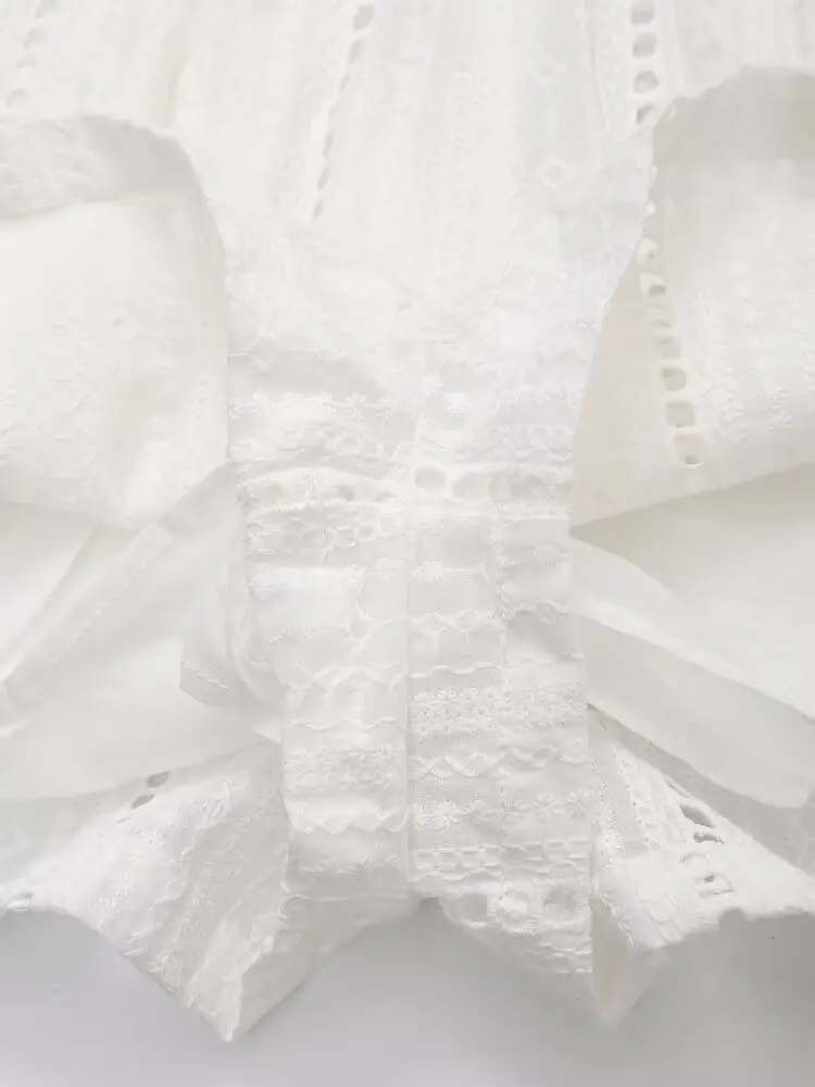 Maxdutti フレンチ中空刺繍コットンショーツ女性のためのミニマリストホワイトバミューダ夏ハイウエストショーツ女性