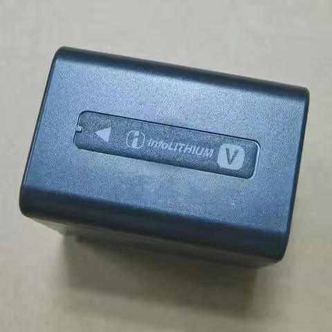 7.3V 1900mAh NP-FV70A FV70A High-performance Camera Battery For Sony FV50A AX700 AX45 60 AX100E AXP55 EAX40 BC-TRV Charger