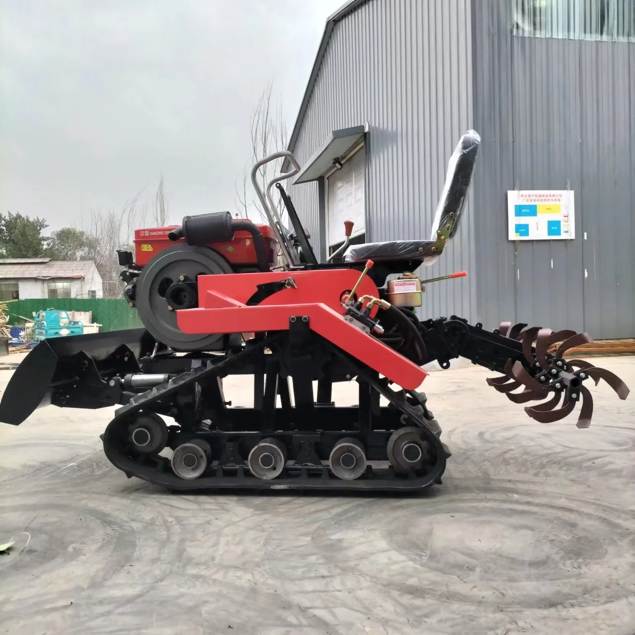 2024 Rotary Tractor Can Be Equipped with A Variety of Agricultural Tools hydraulic Tracked Rotary Tiller