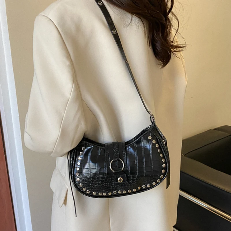 

Women Bag Leather Rivet Design Small Messenger Bag 2023 Spring New Style Fashion Lady Shoulder Bag Crossbody Mini Shoulder Purse