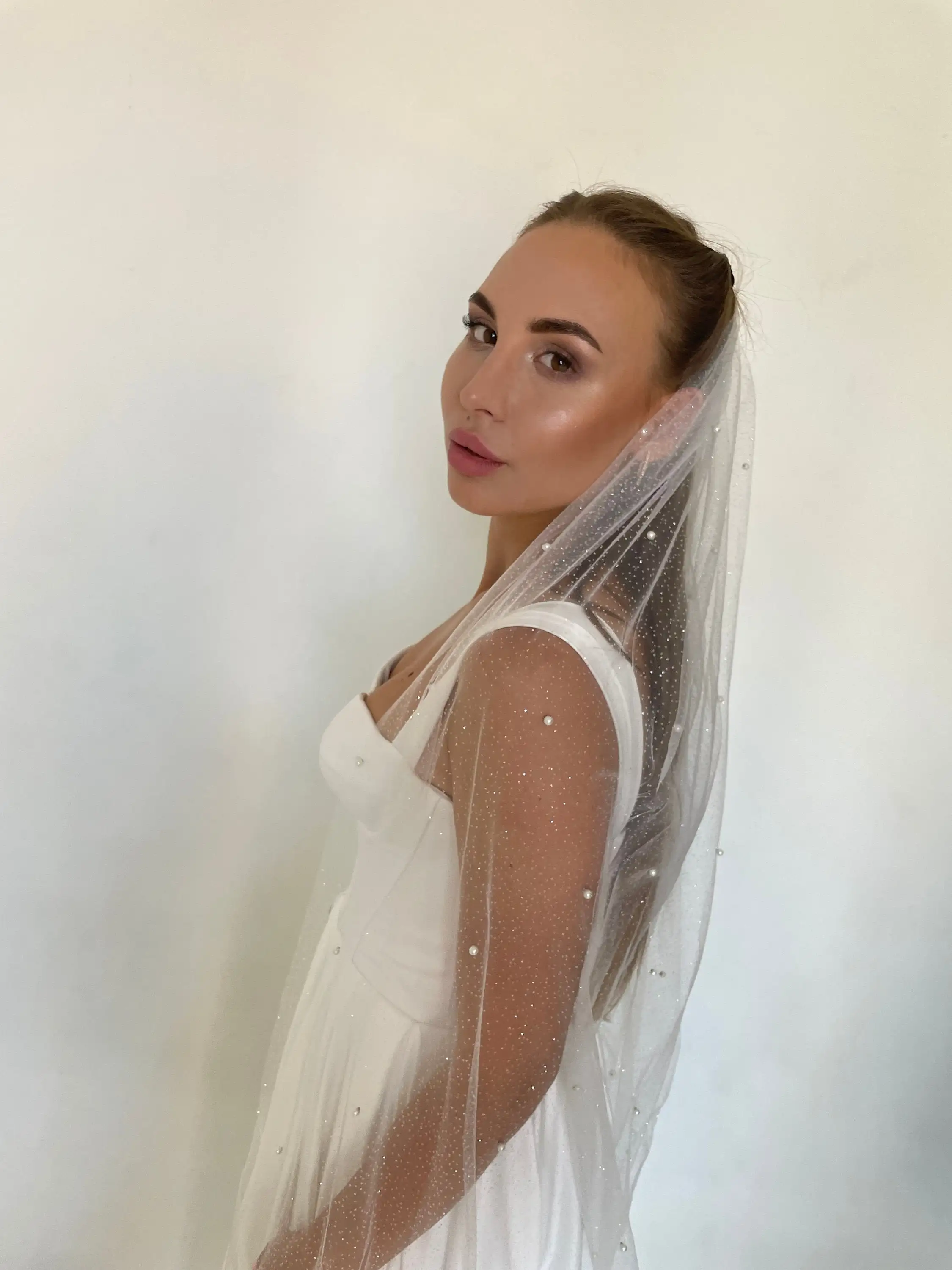 TOPQUEEN Sparkling Glitter Veil with Pearls Champagne Sliver Wedding Veil 1 Tier Bridal Veil of the Bride Golden  Shiny V91a