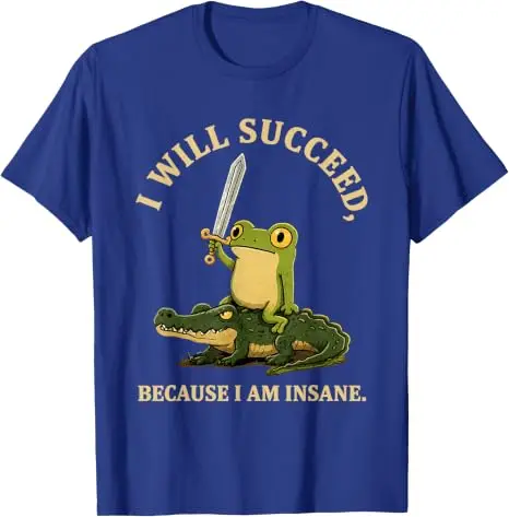 Ich werde Erfolg haben, weil ich verrückt bin. Lustiges T-Shirt mit Frosch auf Krokodil. Y2k Frosch reitet auf Krokodil. Ästhetische Kleidung. Humorvolles Spruch-T-Shirt. – Detail 7