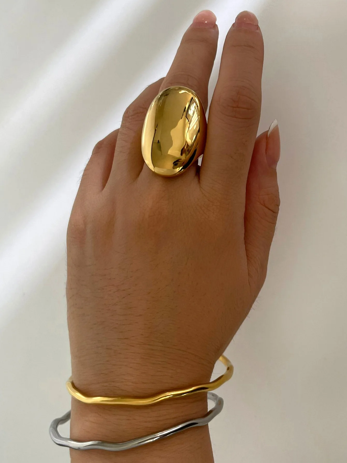 Cross-Border Stainless Steel Oval with a Cold and Elegant Surface, High-Quality, Exaggerated and Fashionable Ring for Women