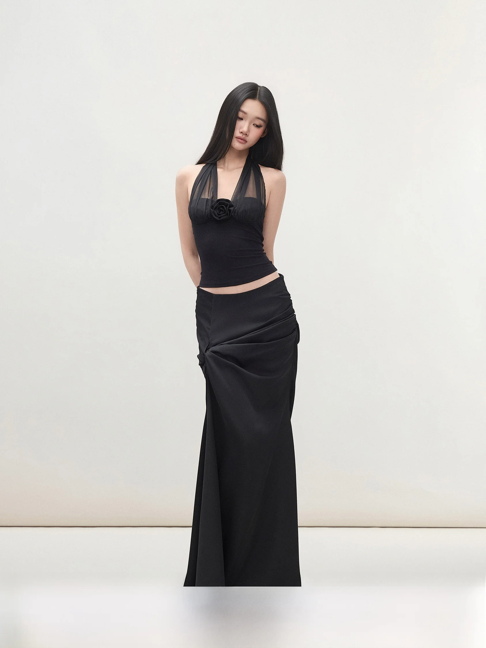 

Комплект: вязаный топ-бандо Matin Bla Me Splice Rose и атласная юбка с разрезом и узлом, женский, модный, весенний сезон, облегающий крой