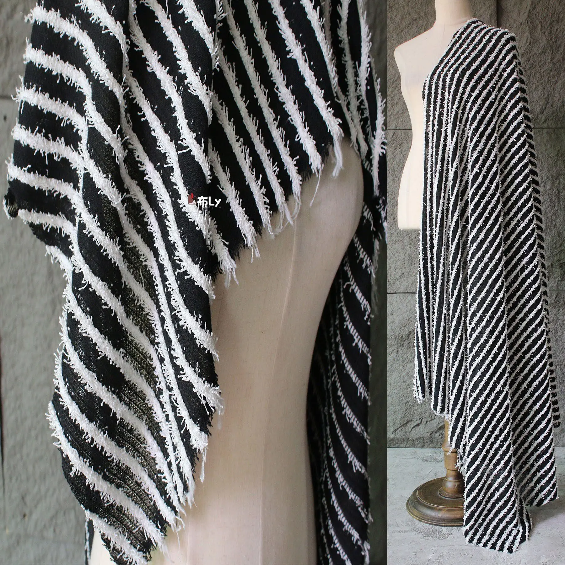 

Black & White Original Simple 3D Texture Stripe Jacquard Fabric For Dress Coat Overcoat High-End Designer Apparel DIY Material