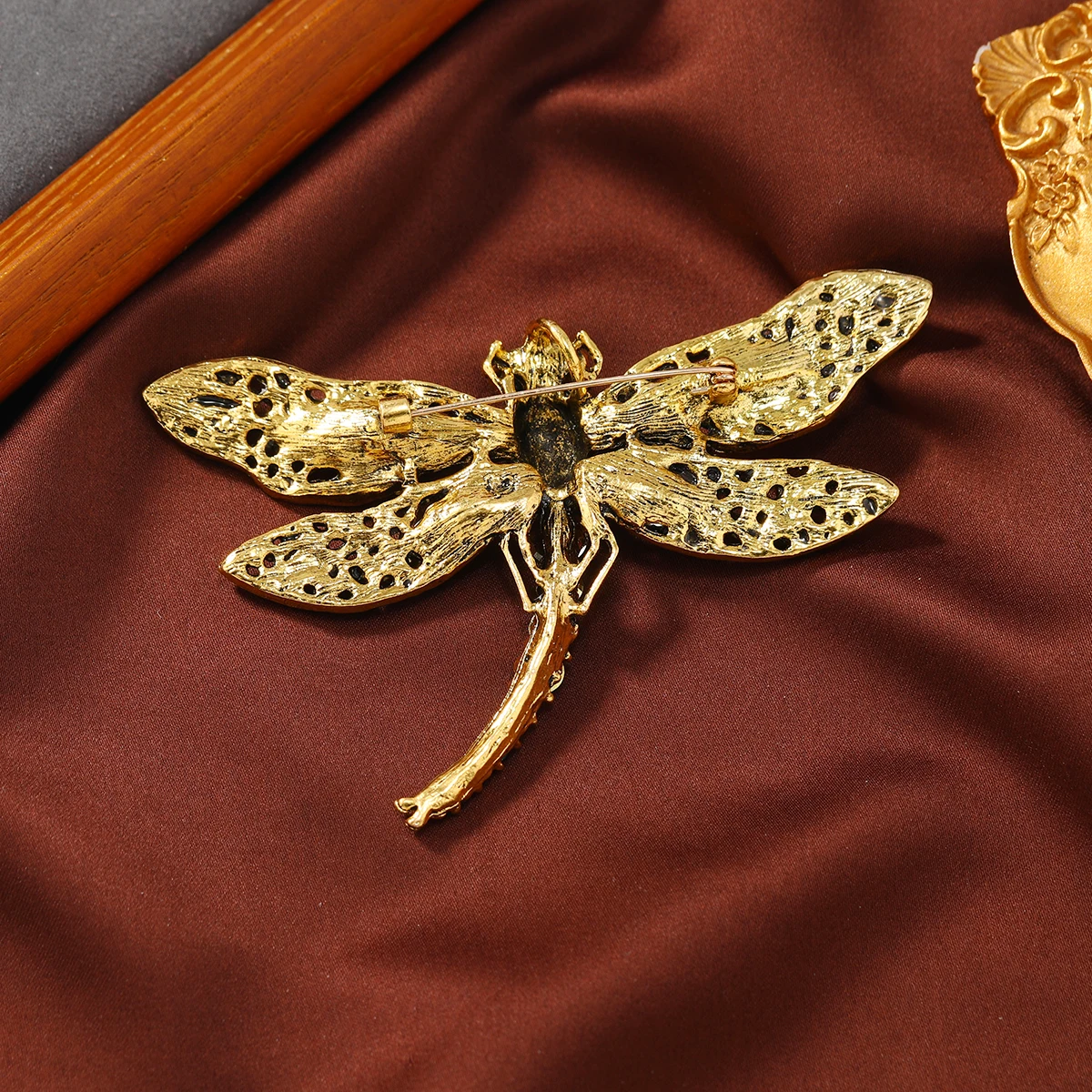 Morkopela Vintage Dragonfly Brooch Luxury Crystal Insect Pin Brooches For Women Party Banquet Pins Clothese Accessories