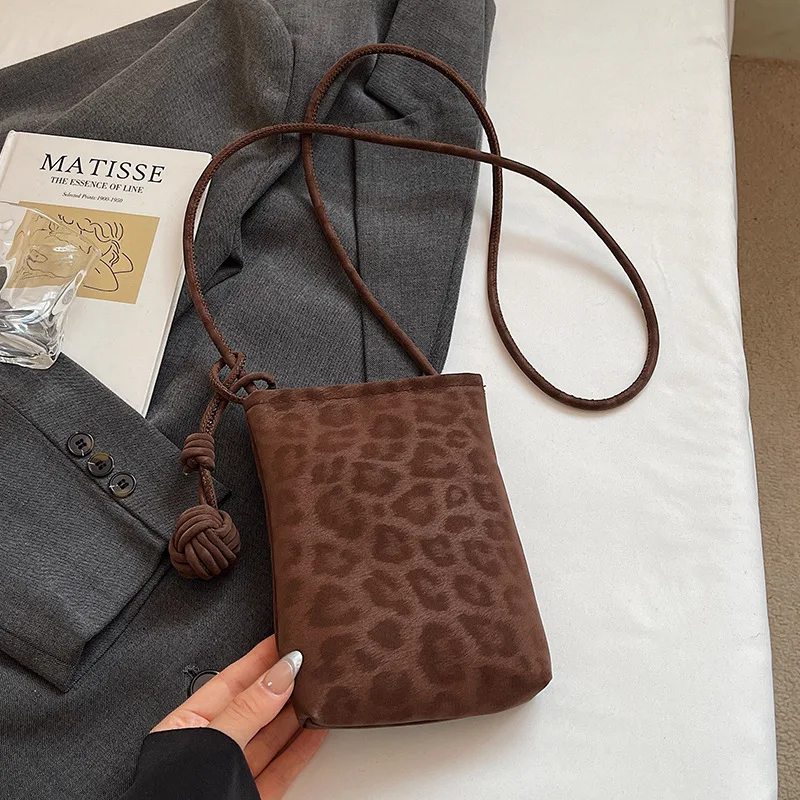 

Textured Niche Leopard Print Phone Bag for Women New Fashionable Crossbody Bag Versatile Single Shoulder Crossbody Bag