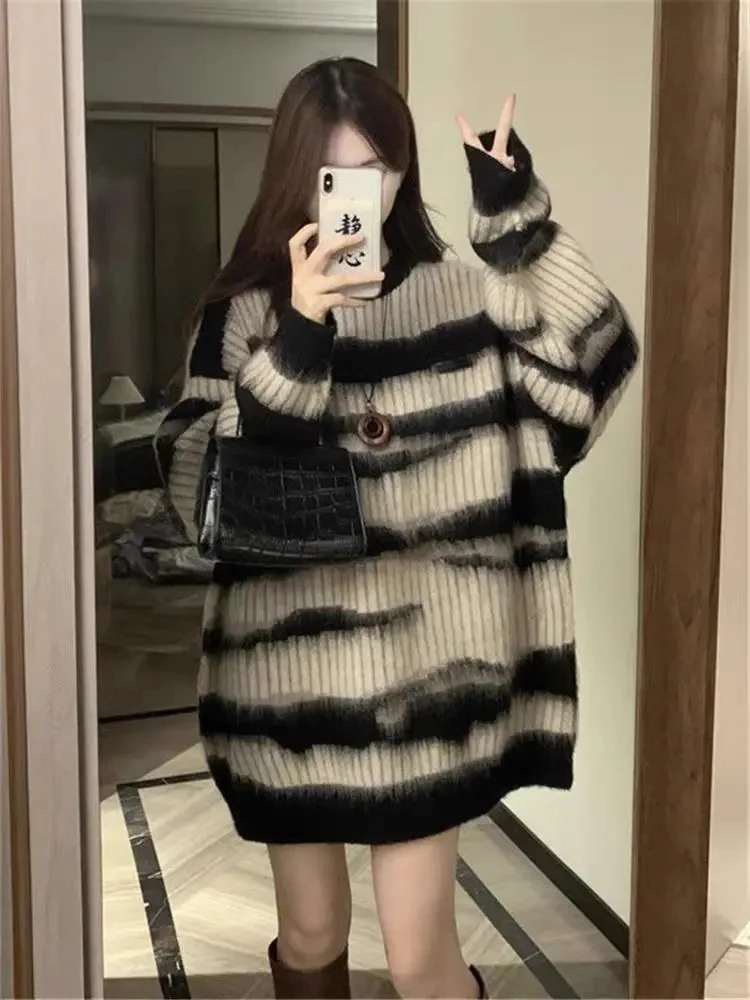 Japanese Retro Zebra Print Knit Wool Sweater For Women Thickened Winter Outerwear Loose Lazy Design Ladies Pullovers Clothing