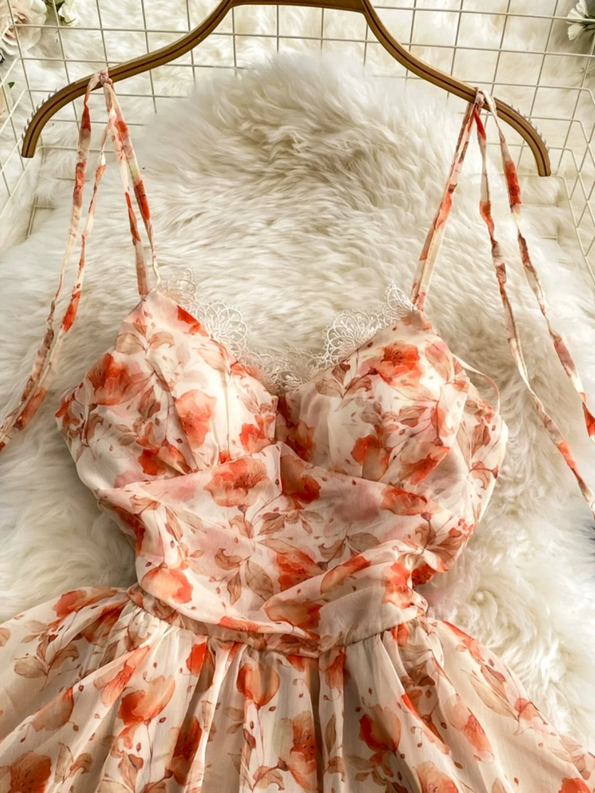 Vestido F Sem Mangas em Chiffon com Detalhes em Renda Floral Doce, Cintura Alta, Estilo A-line, Cor Laranja Vermelha