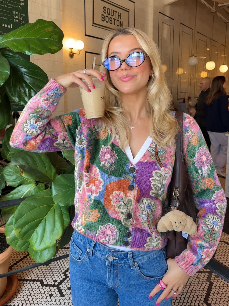 Women's Printed V-Neck Cardigan, Featuring a vintage Multi-Color Patchwork Wildflower Pattern. Bohemian Style, Suitable for Autumn and Winter Wear.