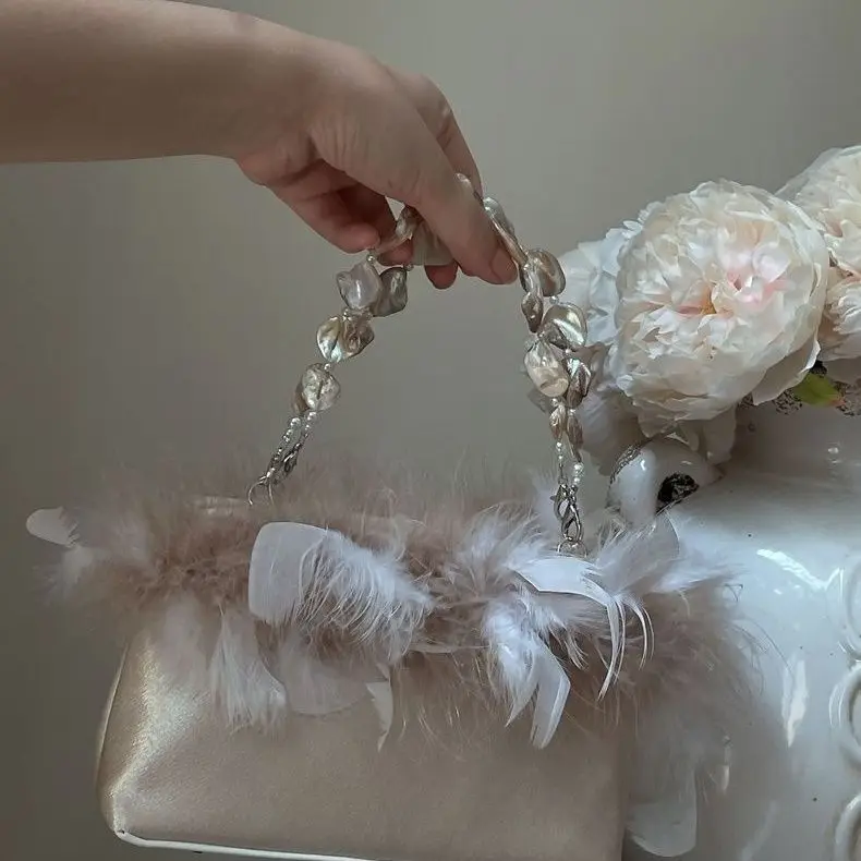 Light Luxury Fashion New Handmade Beaded Feather Shell Bag For Women Gorgeous And Elegant Temperament Dress Handheld Women's Bag