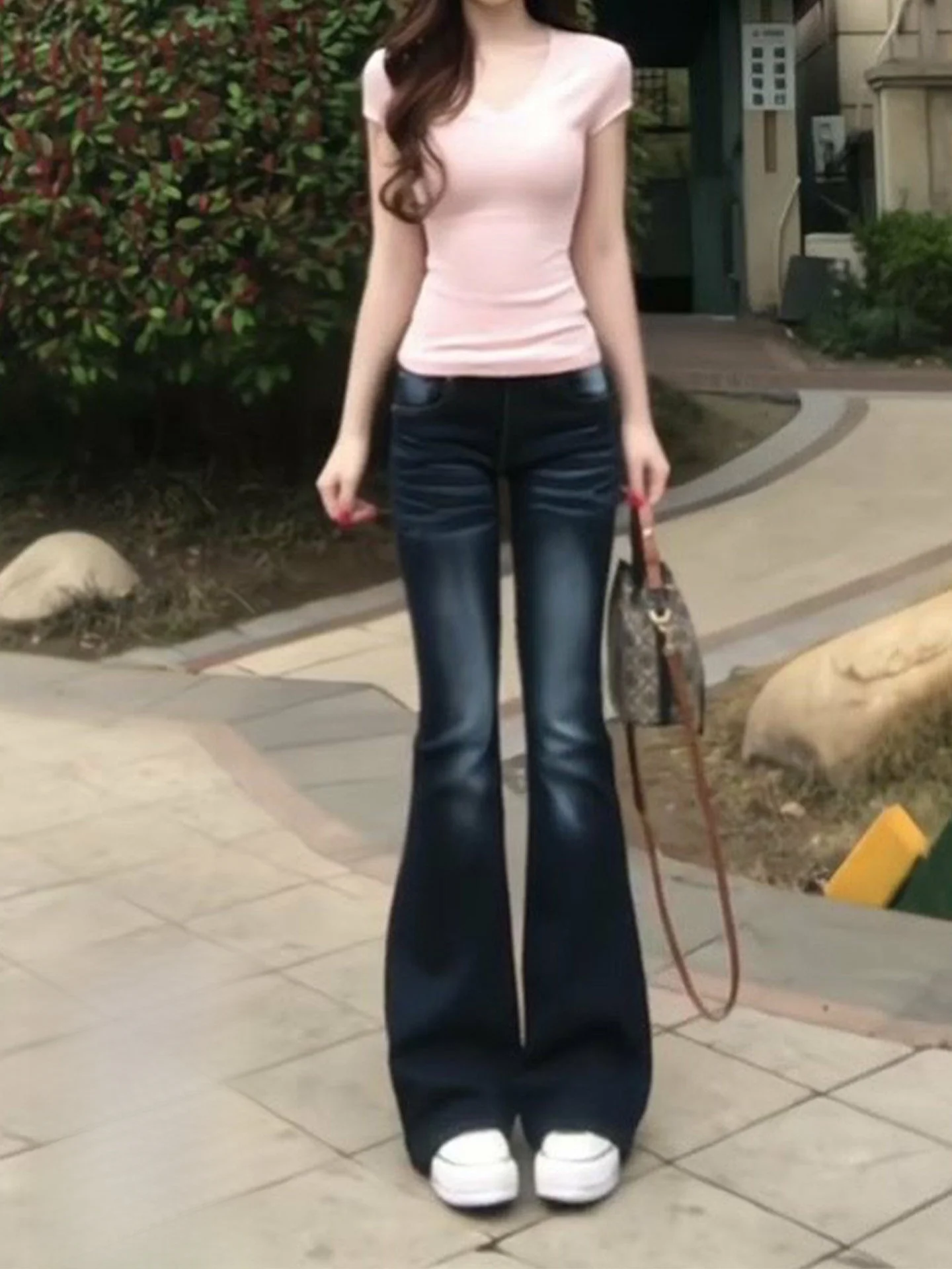 

Летние джинсы 2026: винтажные синие джинсы для женщин, широкие, расклешенные, в американском стиле, с эффектом потертости, длиной в пол, для создания стройного силуэта