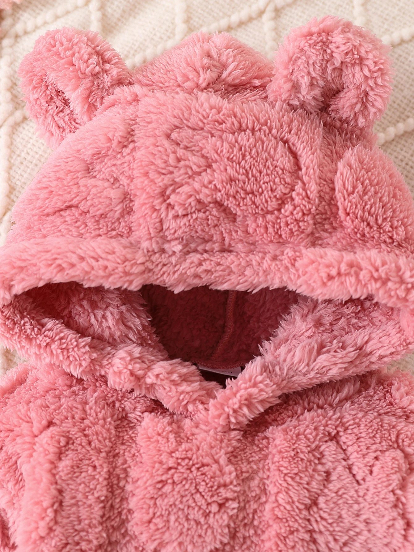 طقم مكون من قطعتين من أنماط الرسوم المتحركة العصرية واللطيفة للفتيات الصغيرات، طقم بلوزات وسراويل بغطاء للرأس من قماش الفرو السميك لفصل الشتاء