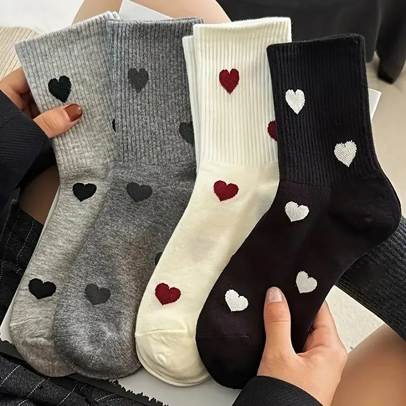 5/10 Doppelte mittlere Socke mit herzFORmigem Muster، weiche bequeme atmante Socke mit modischem Druck.