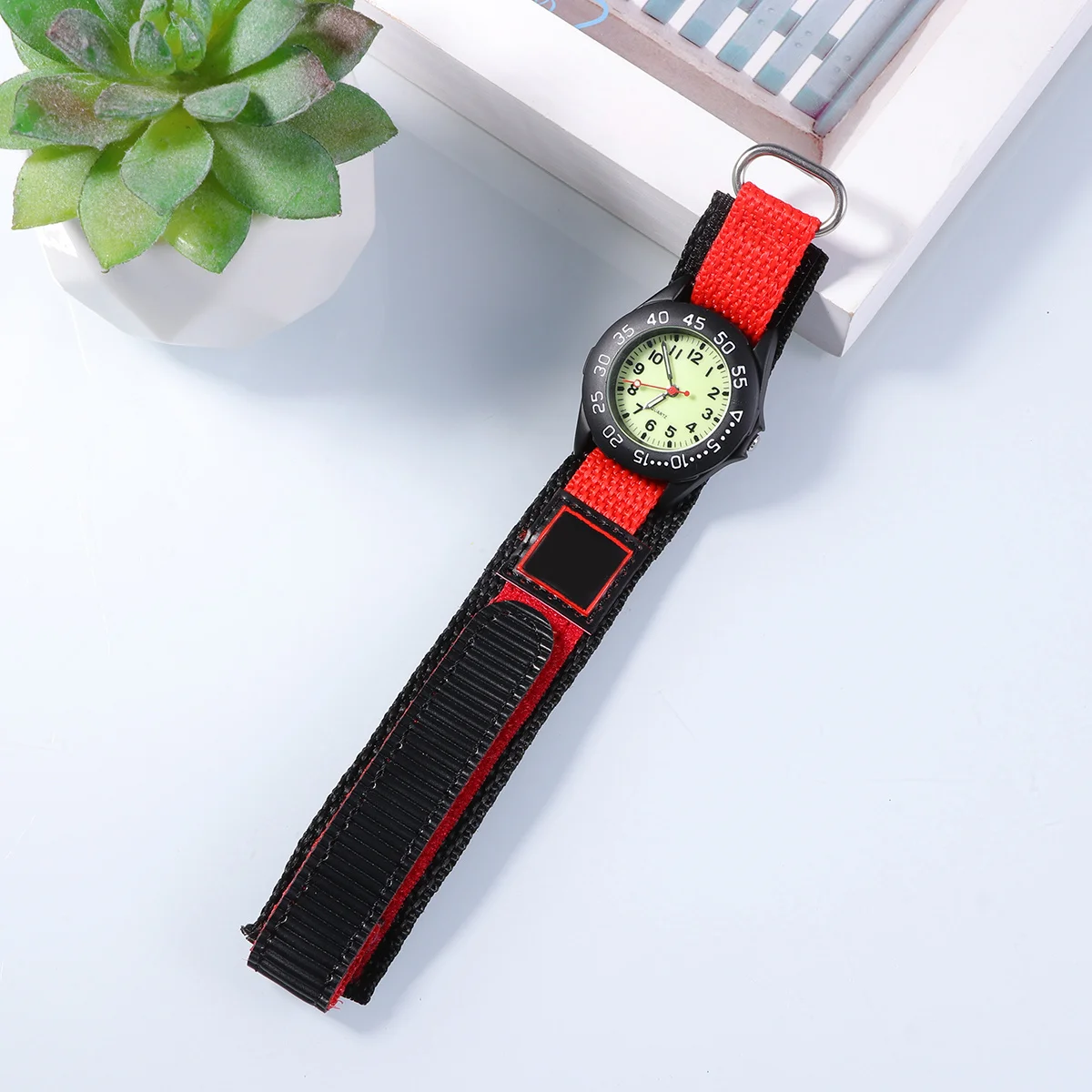 Watch Red Nylon Woven Waterproof Quartz Display Time Date Cute Unisex Watch for Party Souvenirs