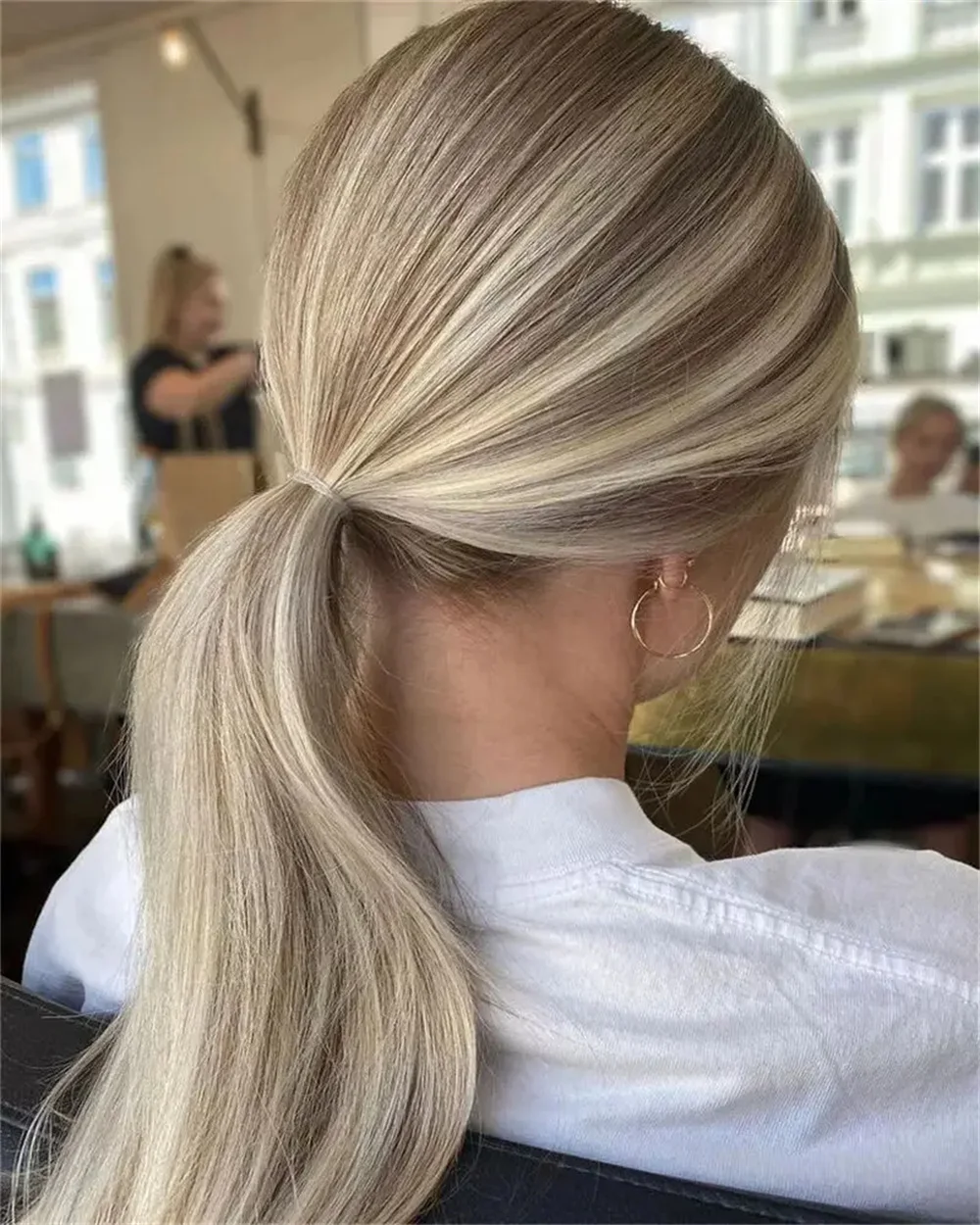 

Ash Blonde Soft Balayage Long Straight Wig for Fashion Women Ash Roots Synthetic Lace Front Wig 13x4 Pre Plucked Ponytailed Wig