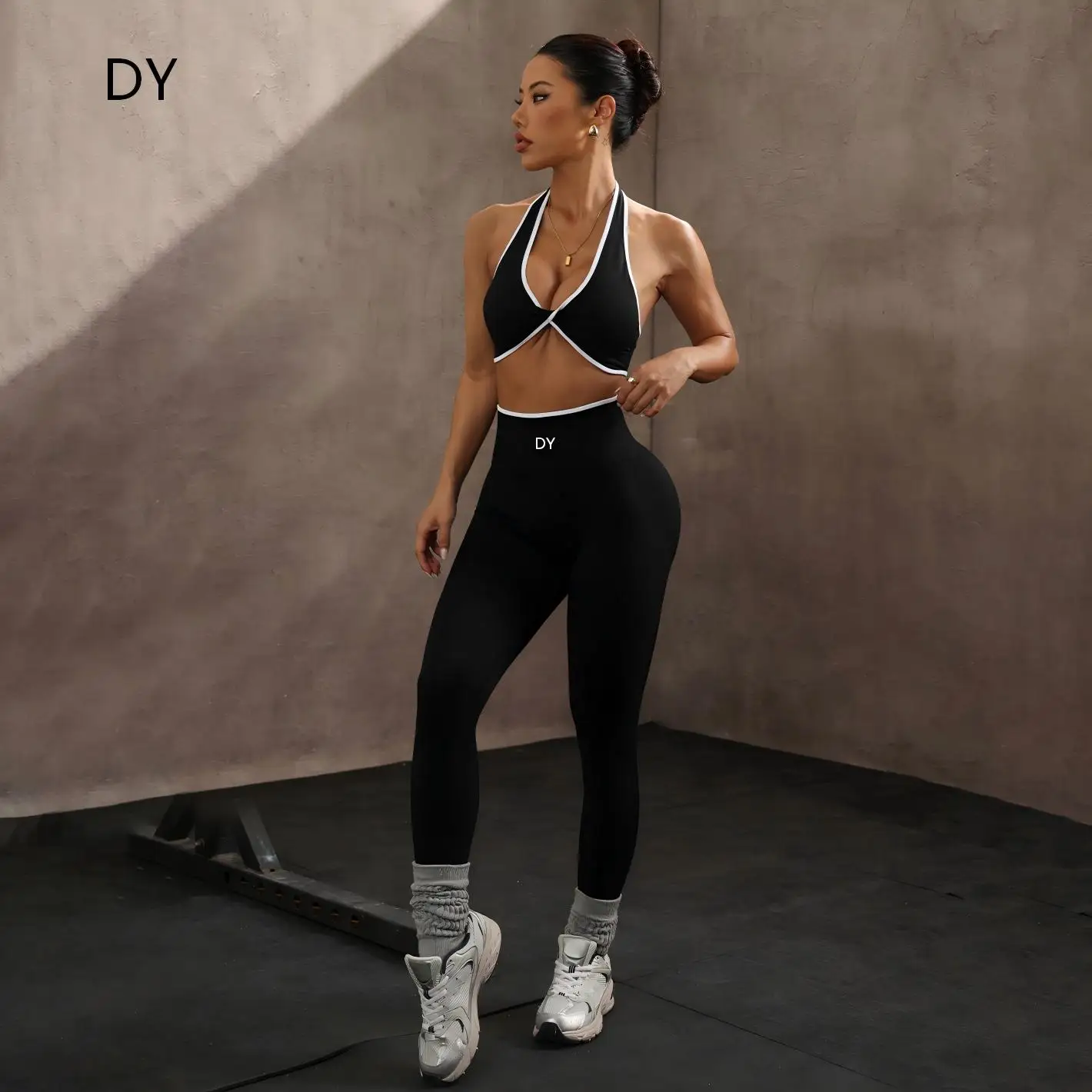 2026 New Model Premium Yoga Set - Seamless Contrasting Color Sports Bra, Tank Top, Pants and Fitness Suit Set